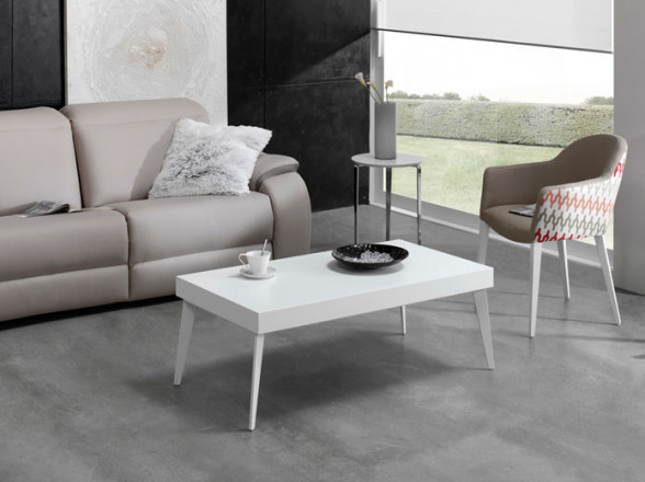 Mesa de centro elevable lacada en blanco
