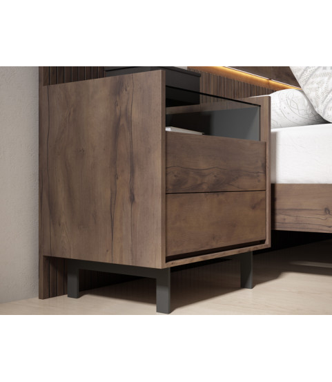 Mesita de noche de madera con patas metálicas