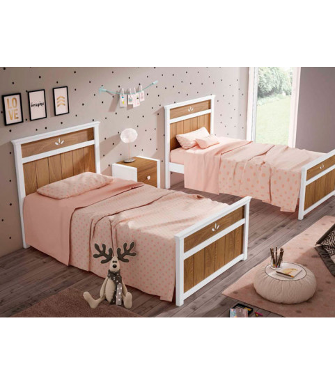 Dormitorio juvenil con dos camas en Madrid