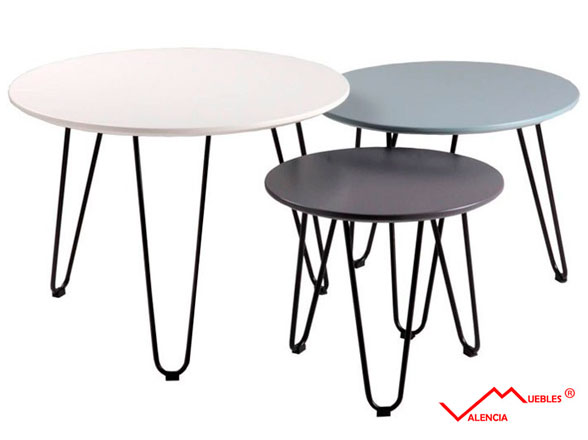 Conjunto de mesas auxiliares de madera y metal con tapa circular
