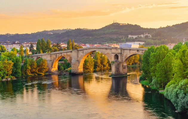 Tiendas de muebles agrupadas en Ourense